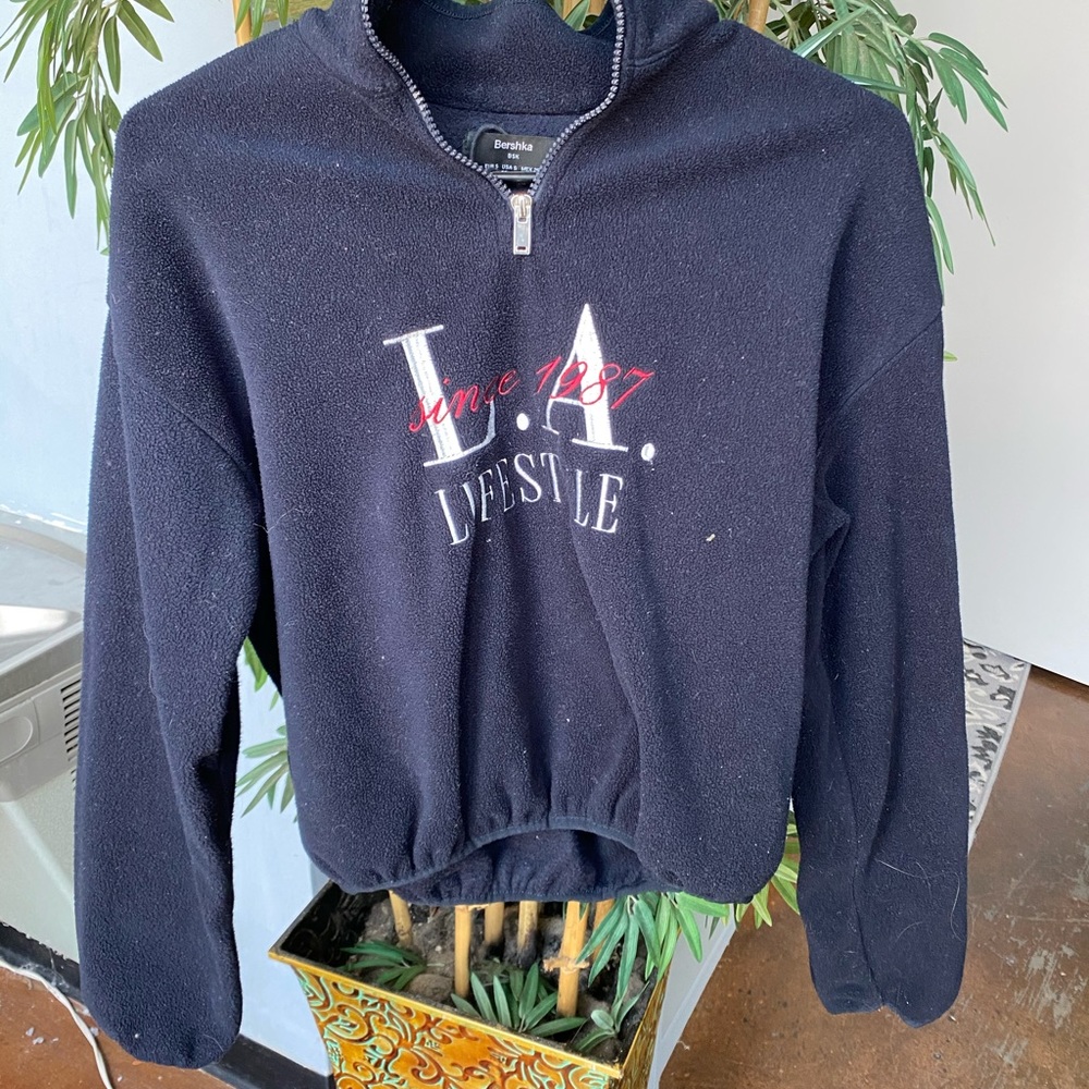 Her show cropped sweatshirt